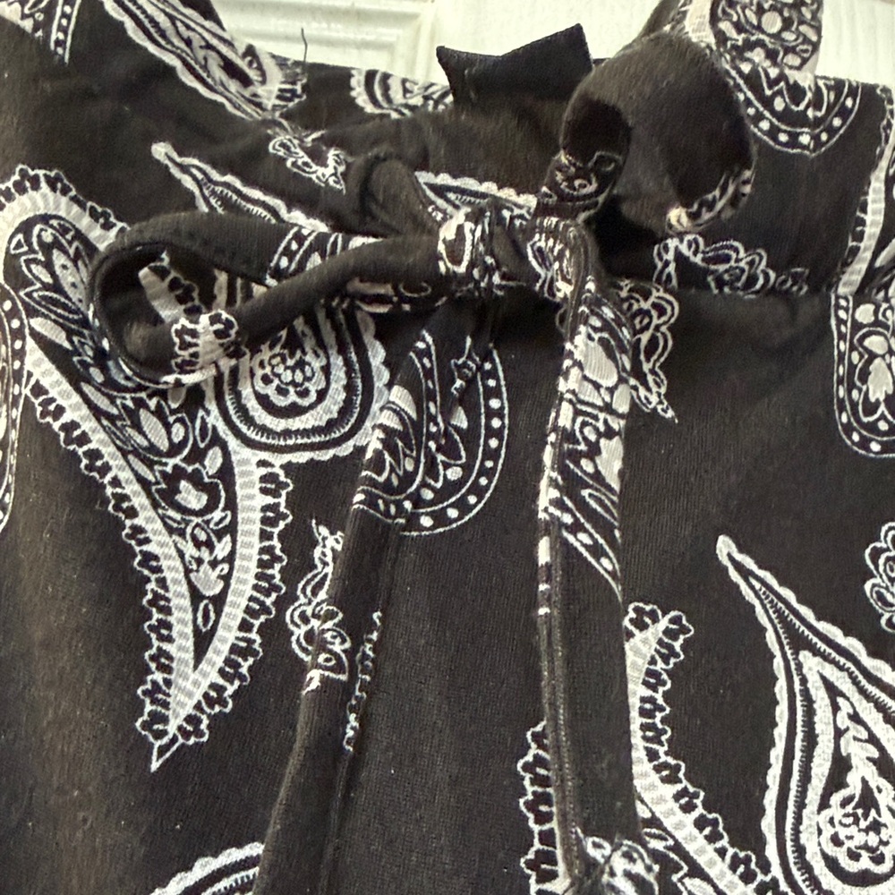 Tahari Black and White Paisley women Joggers - Picture 3 of 7